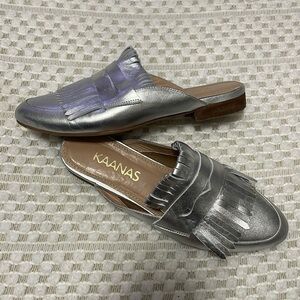 🎉HP🎉 Kaanas Metallic Silver Luca Fringe Loafer Mule Slides